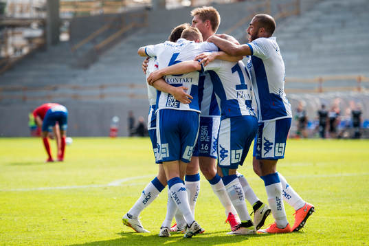 IFK Göteborgs spelare jublar