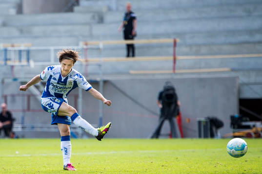 IFK Göteborgs Patrik Karlsson Lagemyr skjuter in 1-3 målet