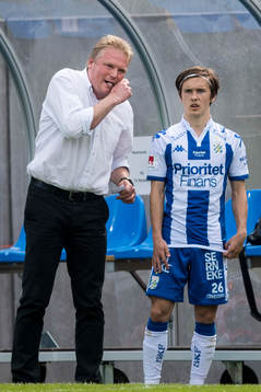 IFK Göteborgs tränare Jörgen Lennartsson pratar med