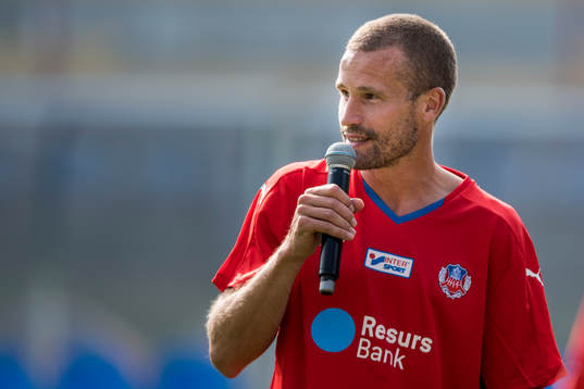 Helsingborgs Christoffer Andersson håller tal
