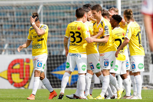 Falkenbergs David Svensson jublar