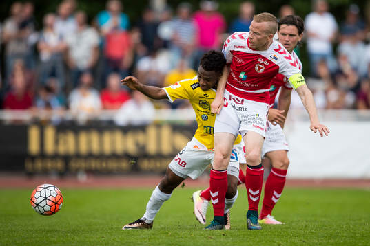 Falkenbergs Enock Kwakwa och Kalmars Tobias Eriksson