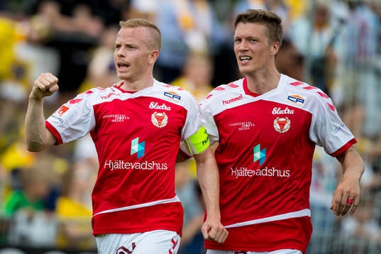 Kalmars Tobias Eriksson och Viktor Elm jublar