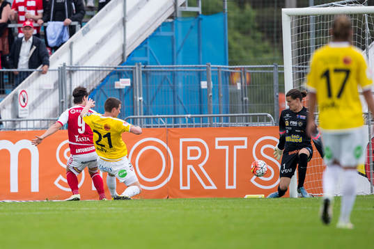 Kalmars Marcus Antonsson gör 1-2 bakom Falkenbergs