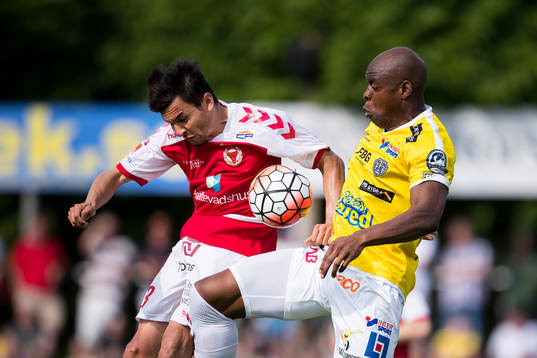 Kalmars Emin Nouri och Falkenbergs Hakeem Araba