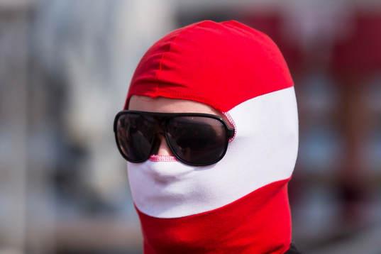 En maskerad Kalmars supporter