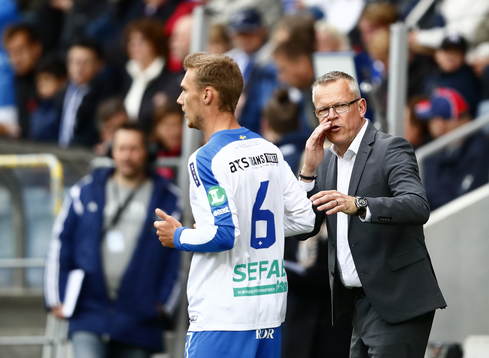 Norrköpings tränare Jan Andersson ger order till Linus