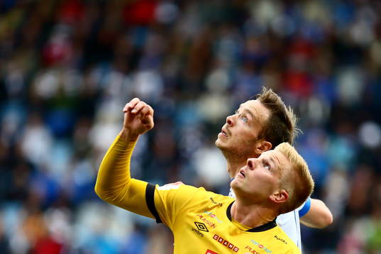 Norrköpings Jón Gudni Fjóluson och Elfsborgsspelare