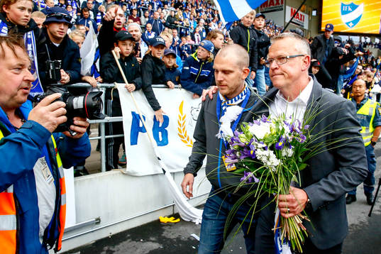 Norrköpings manager Janne Andersson avtackas