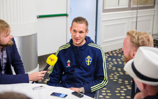 Svenska fotbollslandslagets målvakt Robin Olsen blir