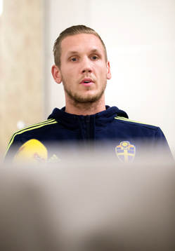 Svenska fotbollslandslagets målvakt Robin Olsen blir