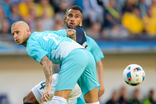 Sloveniens Aljaz Struna och Sveriges Isaac Kiese Thelin