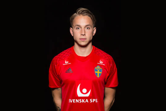 Patrik Carlgren, spelare i Sveriges fotbollslandslag