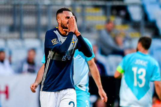Sveriges Isaac Kiese Thelin deppar