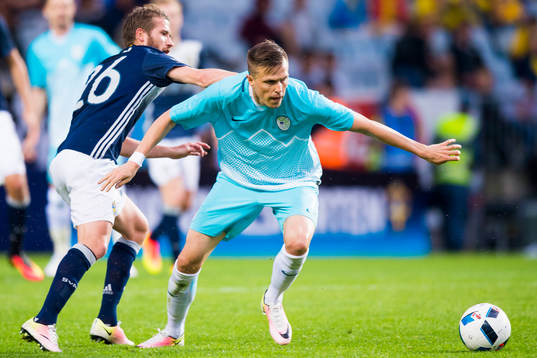 Sveriges Marcus Rohdén och Sloveniens Josip Ilicic
