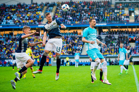 Sveriges Pontus Jansson nickar undan