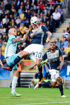 Sveriges John Guidetti  med målchans