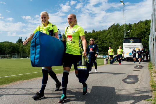 Sofia Jakobsson och Stina Blackstenius