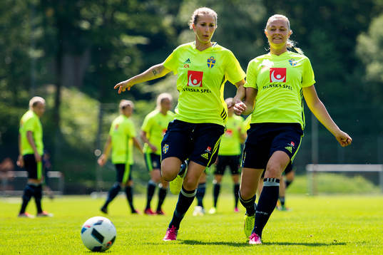 Emma Berglund och Fridolina Rolfö