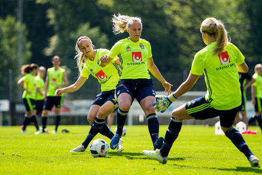Amanda Ilestedt och Stina Blackstenius