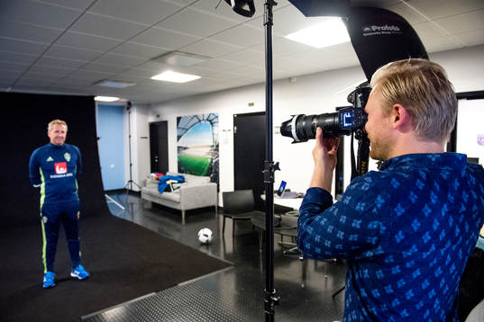 Sveriges förbundskapten Erik Hamrén fotograferas av Joel