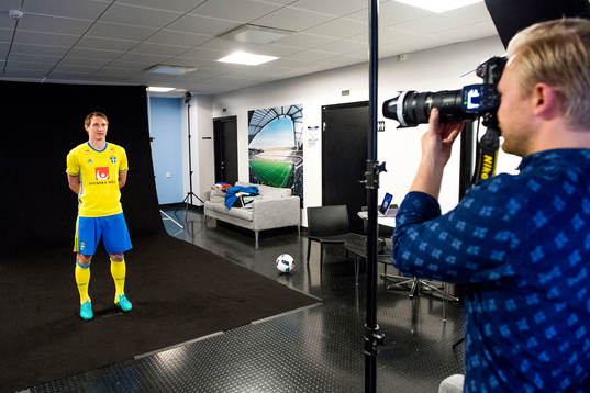 Sveriges Kim Källström fotograferas av Joel Marklund