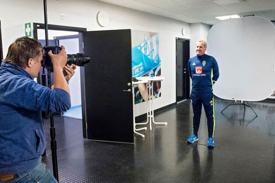 Sveriges förbundskapten Erik Hamrén fotograferas av