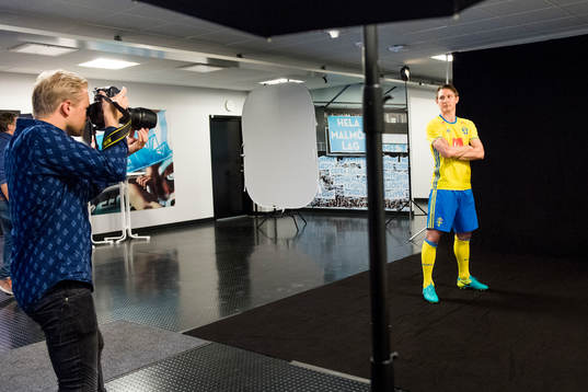 Sveriges Kim Källström fotograferas av Joel Marklund