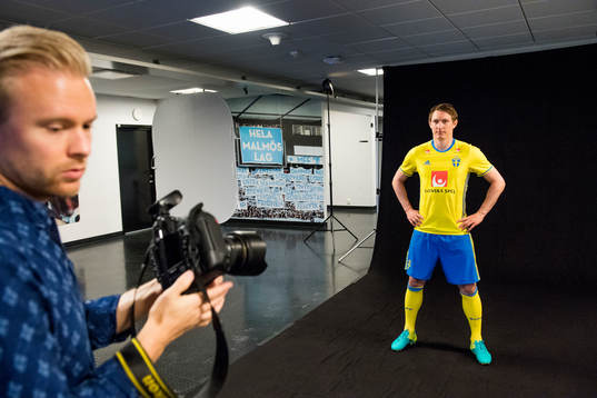 Sveriges Kim Källström fotograferas av Joel Marklund