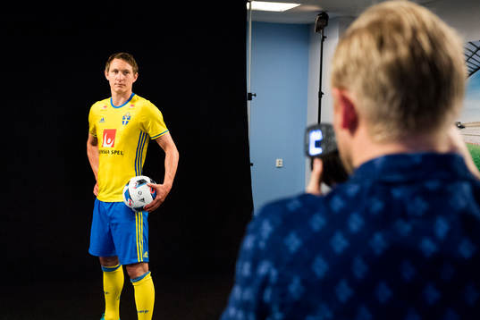 Sveriges Kim Källström fotograferas av Joel Marklund