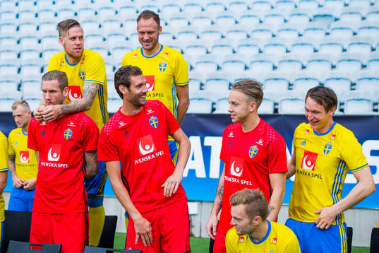 Sveriges Pontus Jansson, målvakt Robin Olsen, Andreas