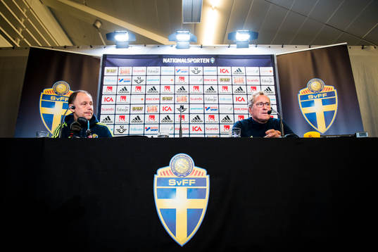 Förbundskapten Erik Hamrén och presschef Niklas Bodell