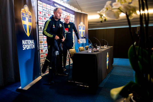 Förbundskapten Erik Hamrén och presschef Niklas Bodell