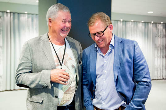 Percy Nilsson och Malmö Redhawks sportchef Patrik