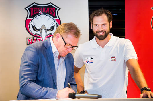 Sportchef Patrik Sylvegård skriver på Cristopher