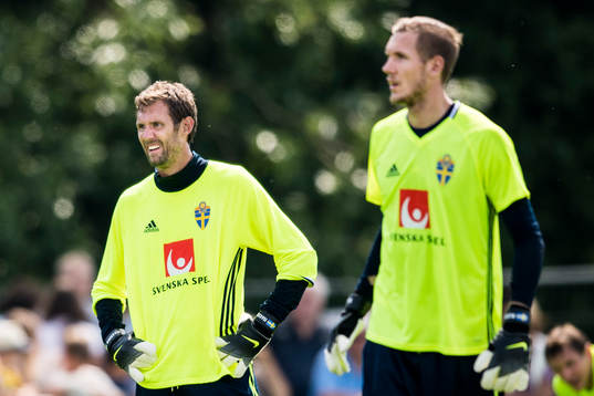 Målvakt Andreas Isaksson och målvakt Robin Olsen