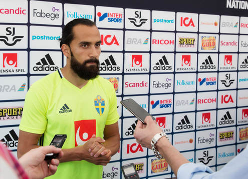 Erkan Zengin blir intervjuad
