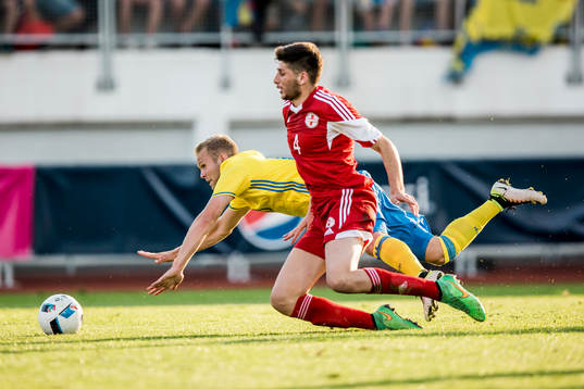 Sveriges Gustav Engvall fälls av Georgiens Gagi