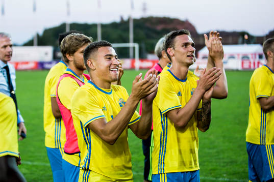 Sveriges Jordan Larsson jublar