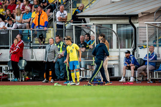 Sveriges Jordan Larsson byts in