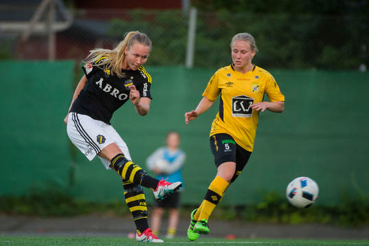 s Elin Sjölander och Ältas Lina Malmborg