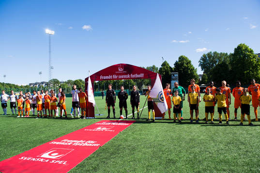 Frejs och Athletics spelare ställer upp