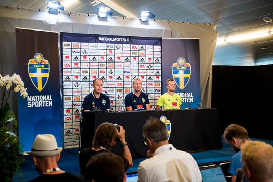Presschef Niklas Bodell, förbundskapten Erik Hamrén och