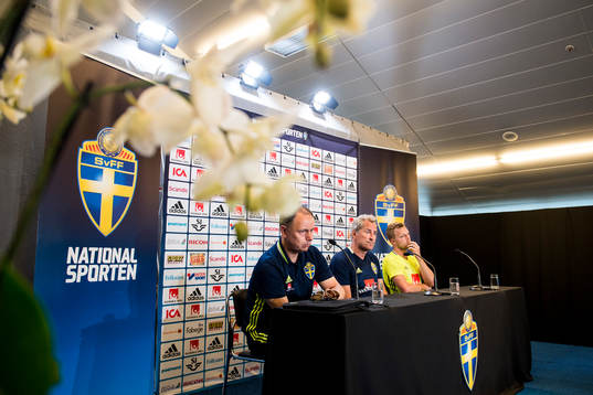 Presschef Niklas Bodell, förbundskapten Erik Hamrén och