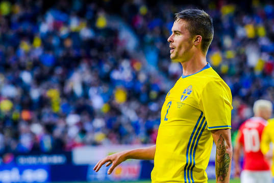 Sveriges Mikael Lustig jublar