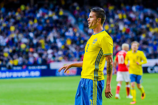Sveriges Mikael Lustig jublar