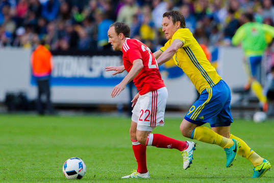 Wales David Vaughan och Sveriges Kim Källström