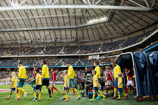 Sveriges spelare träder in på planen