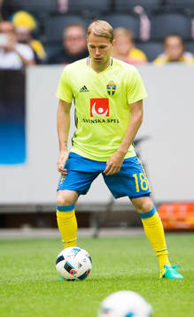 Sveriges Oscar Lewicki värmer upp