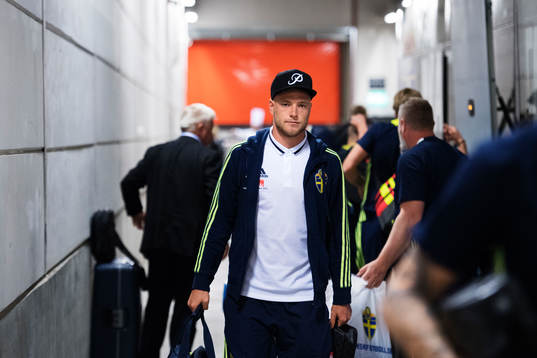 Sveriges John Guidetti anländer med laget till arenan